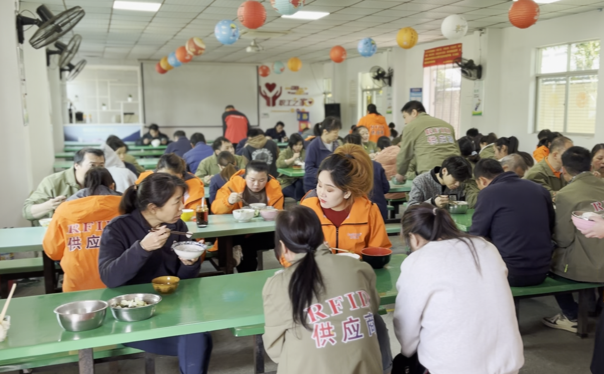 冬至大如年 人間小團(tuán)圓｜卡立方集團(tuán)NFC智能卡工廠暖心餃子宴，情暖歲末時光