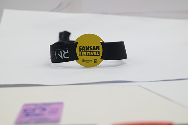 制作異形卡的價格為什么比普通卡貴呢？